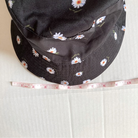 NWOT Alice + Olivia by Stacey Bendet Reversible Floral Hat. - Picture 11 of 14